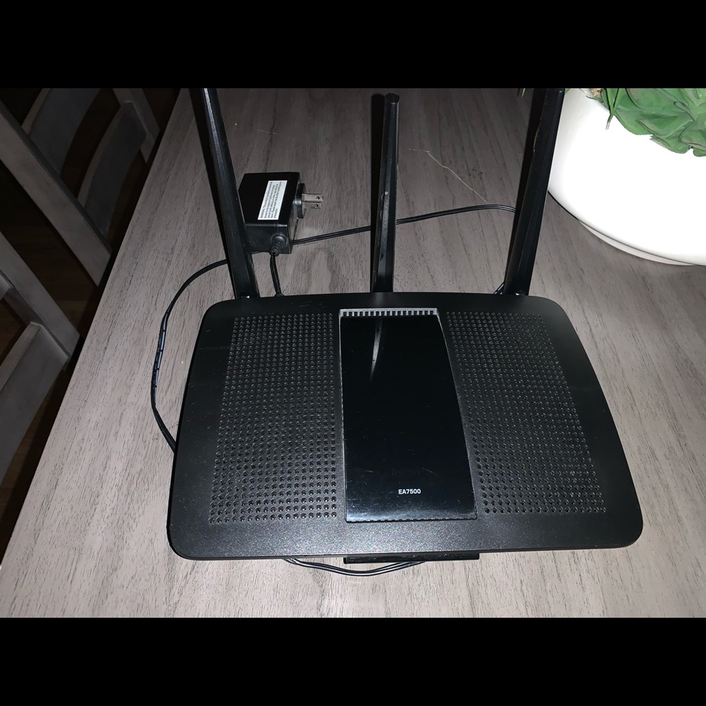Lynkys Internet Router EA7500 - Picture 2 of 4